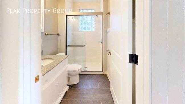 Building Photo - 2355 1/2 N. High Street-