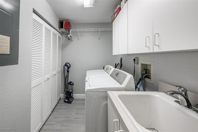 Building Photo - 4000 Bal Harbor Blvd