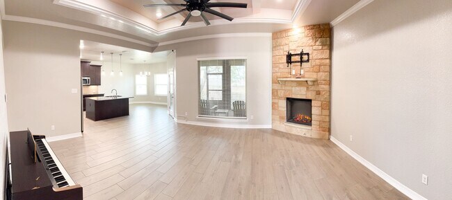 Building Photo - 9005 Grand Oaks Ln