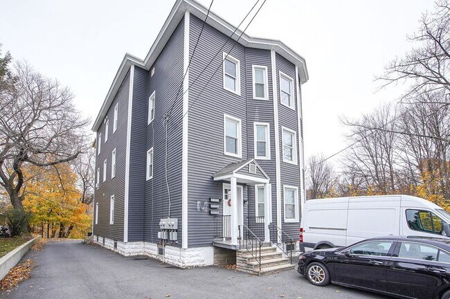 Primary Photo - 10-12 River Street