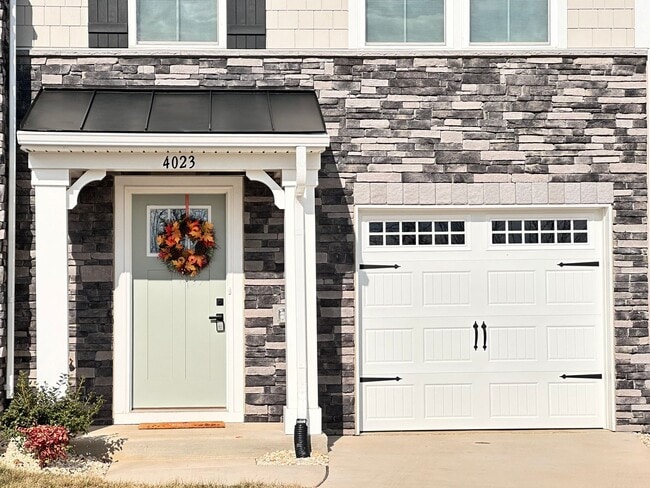 Building Photo - 4023 Purple Flora Bnd