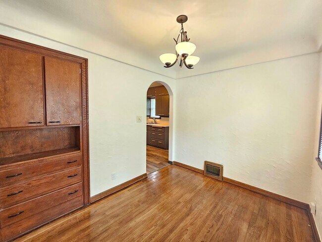 Building Photo - $2,300 - 4 Bed / 2 Bath Charming Home In P...