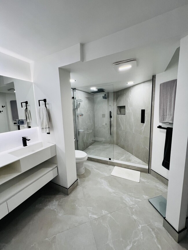 Building Photo - 1201 River Reach Dr