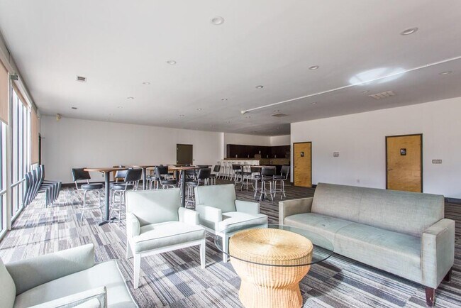 Building Photo - 659 Auburn Ave NE