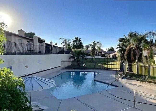 Building Photo - 2045 S 14th Ave