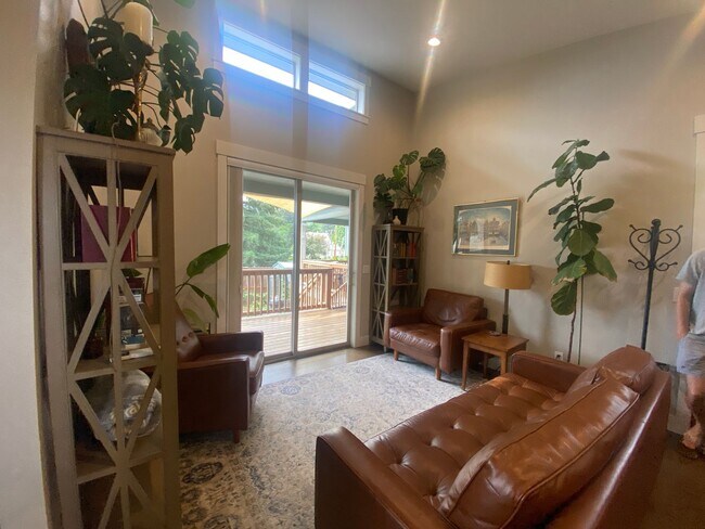 Building Photo - 1 bedroom 1 Bath in Bingen, WA