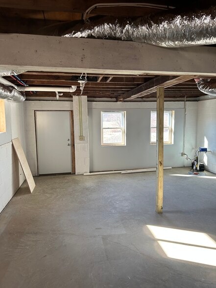 Building Photo - 261 Kelley Rd