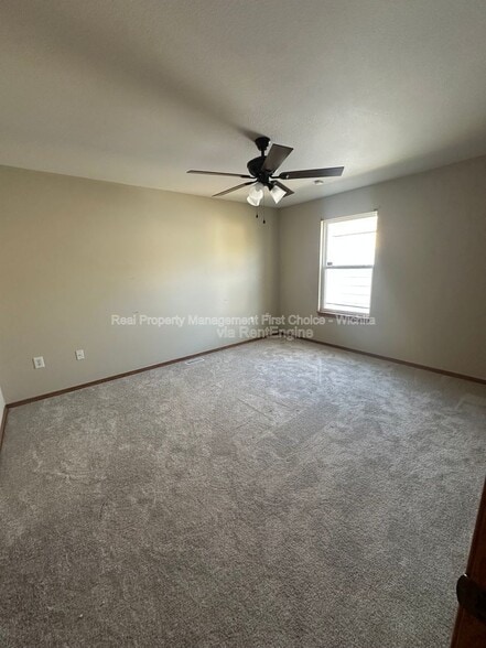 Building Photo - 1450 N Green St