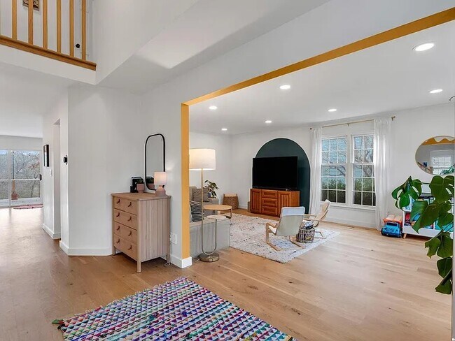 Building Photo - 1304 Lawrence Ave