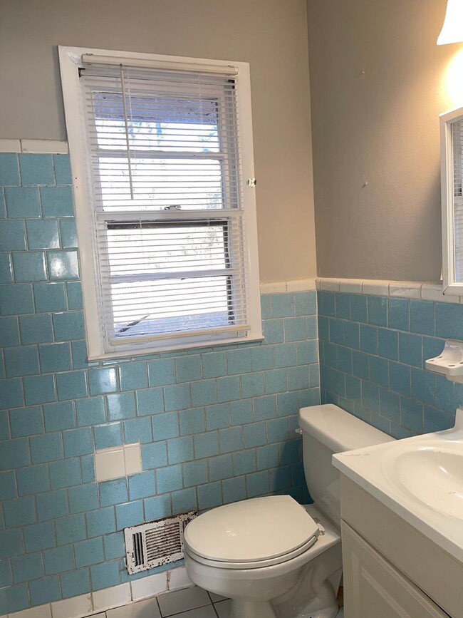 Building Photo - A Real Steal on This Three Bed/One Bath Mi...