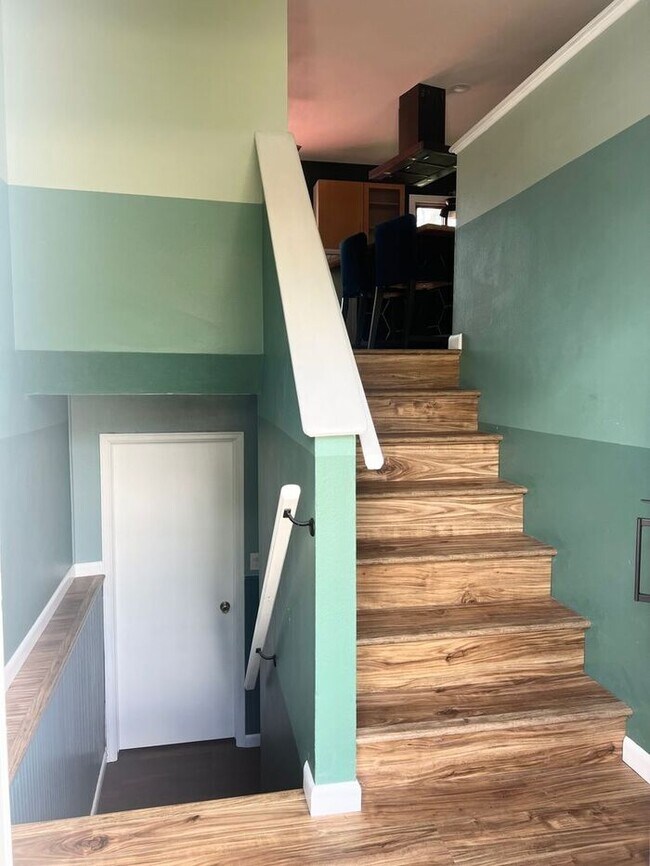 Building Photo - Gorgeous 4 bedroom, 2 bath Home with 2 car attached garage In NW Loveland, Colorado