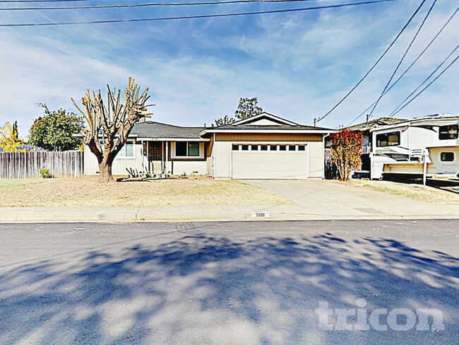 Building Photo - 1901 Georgina Dr