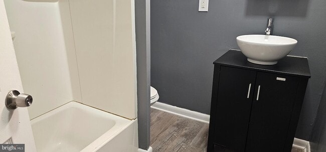 Building Photo - 1221 Poplar Grove St