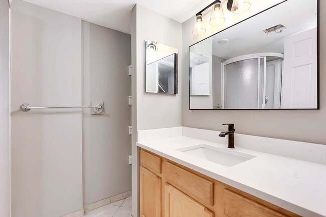 Building Photo - 6024-6026 W 35th Street