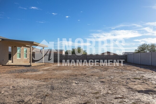 Building Photo - NEW Home Located Near the Golf Course