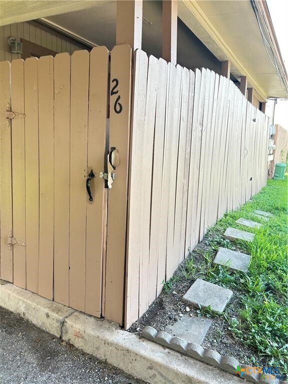 Building Photo - 1051 Country Club Dr