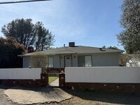 Building Photo - 3 bedroom home in Shasta Lake City - $500 MOVE-IN CREDIT!