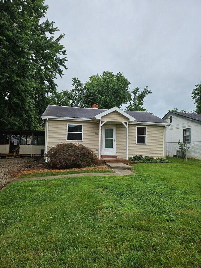 Building Photo - Large 2 bedroom house