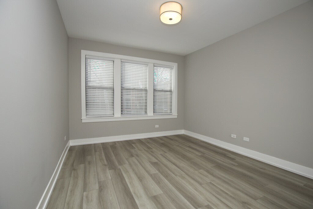 Building Photo - 3854 N Janssen Ave