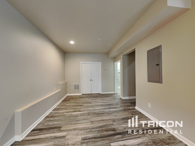 Building Photo - 5030 Glencliff Dr