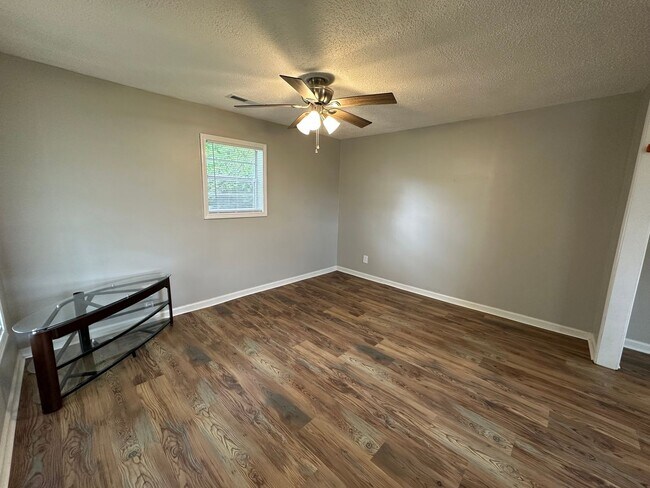 Building Photo - 1216 Ferron Ave