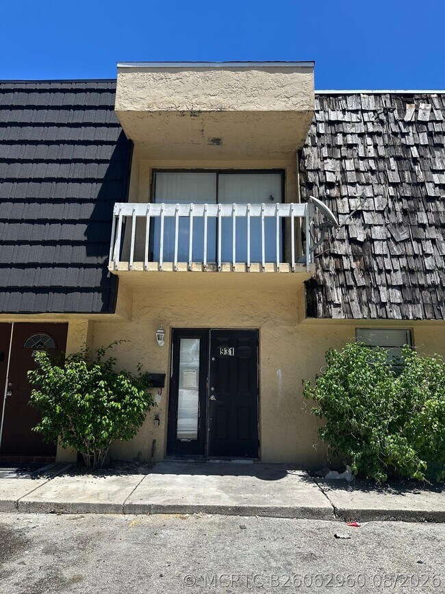 Building Photo - 931 SW 20th Ct