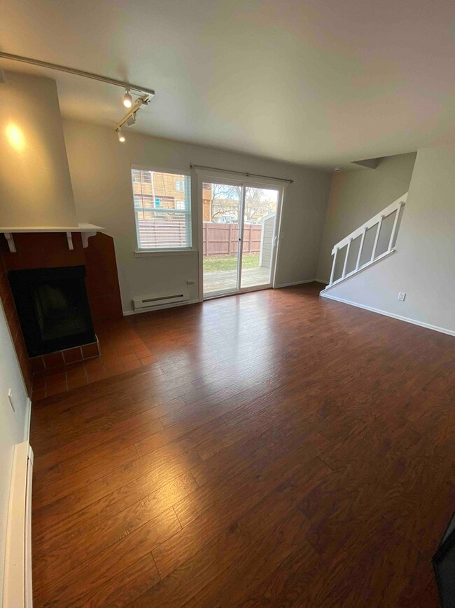 Building Photo - 2024 Goss St