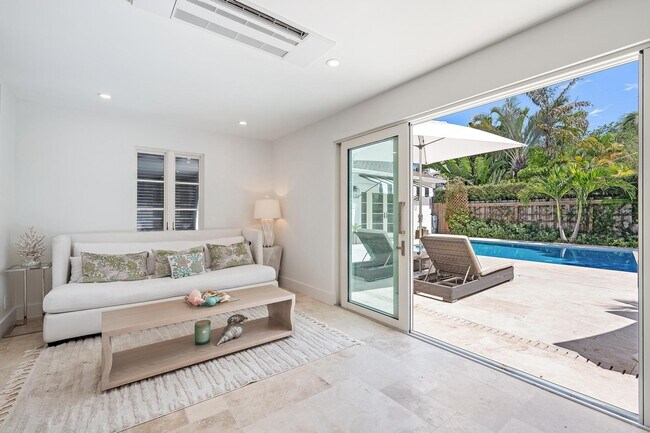 Building Photo - 306 Cordova Rd