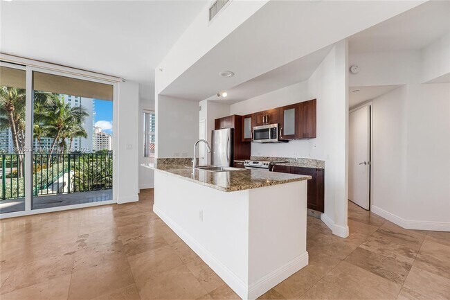 Building Photo - 19900 E Country Club Dr