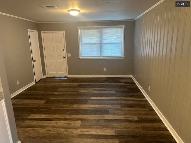 Building Photo - 1154 Lakewood Dr