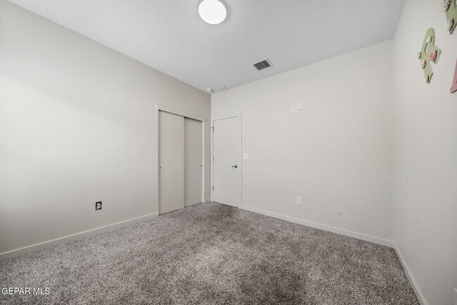 Building Photo - 3741 Peak Pl