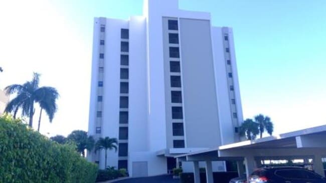 Primary Photo - First Month Free!!!! Stunning 8th floor Ri...