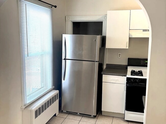 Building Photo - 18-20 N High St