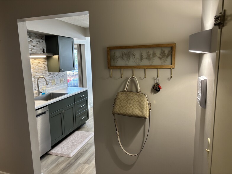 Building Photo - 2360 Wapakoneta Ave