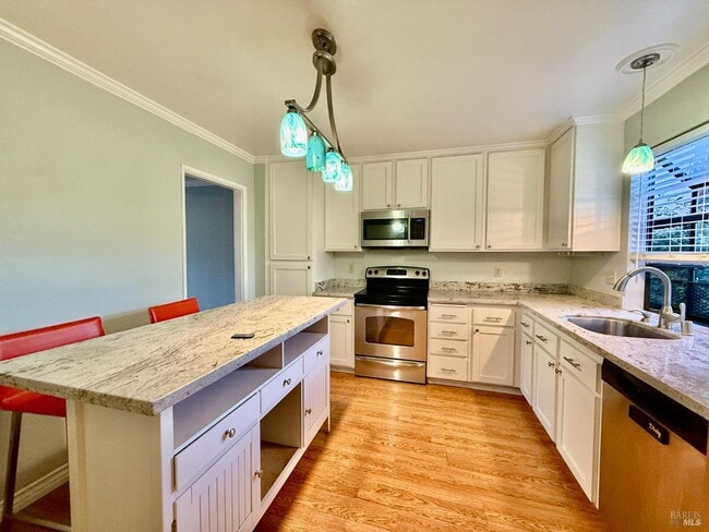Building Photo - 1121 Grove Cir