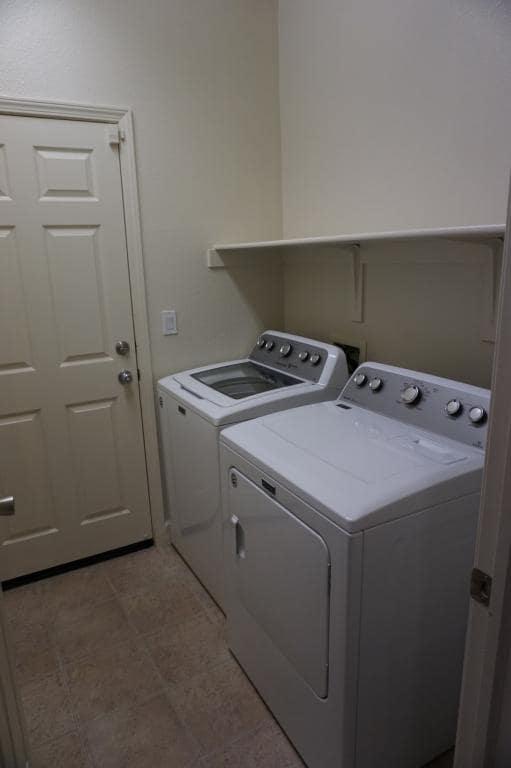 Building Photo - 424 Barclay Way