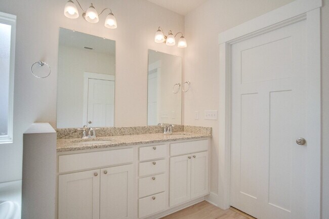 Building Photo - Deer Run 4-Bedroom Rental with 3-Car Garag...