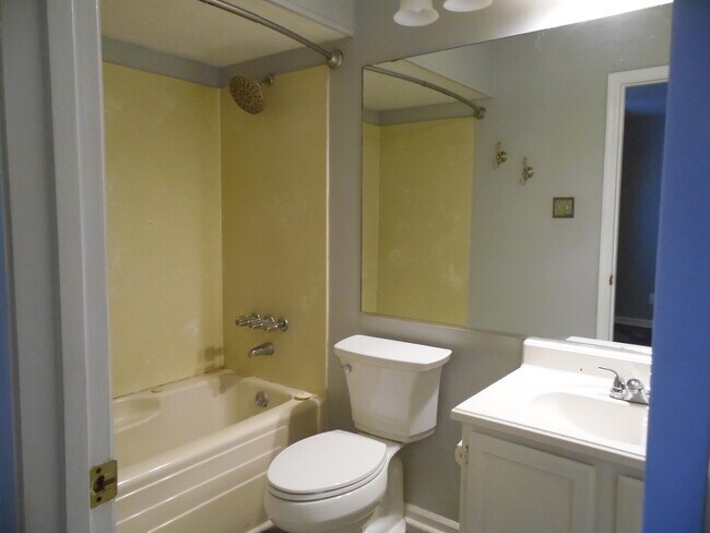 Building Photo - 904 Wyndham Hills Dr
