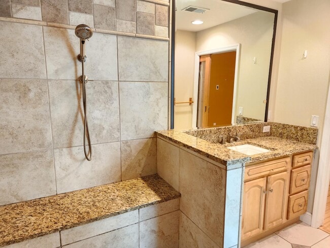 Building Photo - 2153 Royal Poinciana Blvd