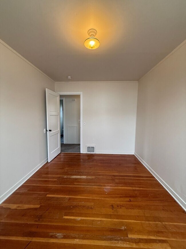 Building Photo - 1115lo