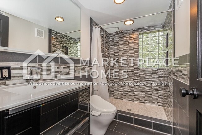 Building Photo - 13140 S 86th Ave