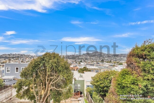 Building Photo - 280 Prague St