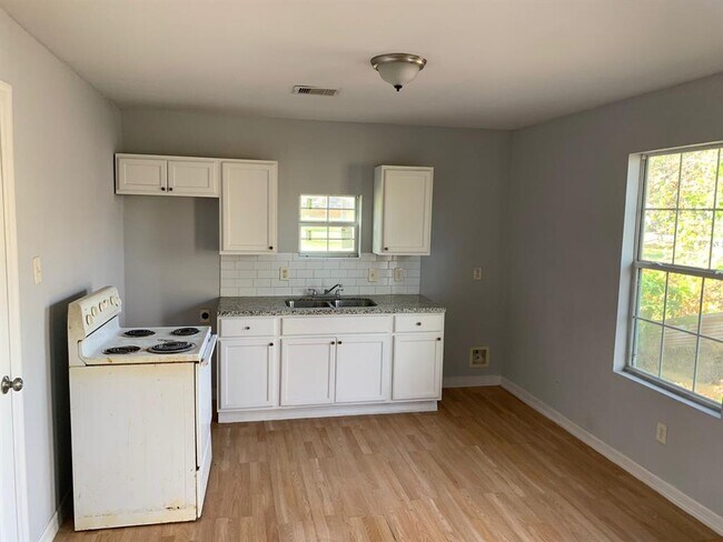 Building Photo - 6908 Larkstone St