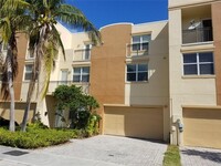 Building Photo - LARGE 3-bed, 3-bath townhome with 2-car ga...