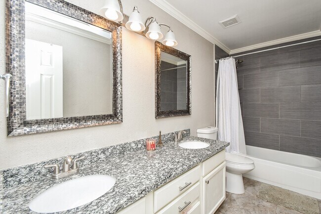 Building Photo - 7318 River Garden Dr