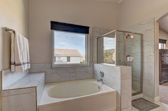 Building Photo - Beautiful remodeled home with pool!