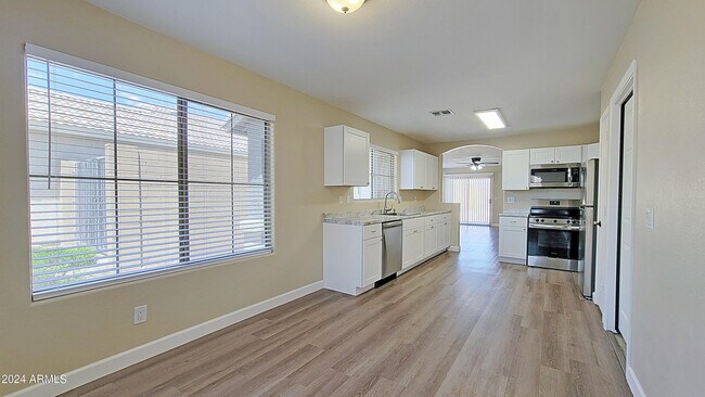 Building Photo - 3933 N 125th Dr