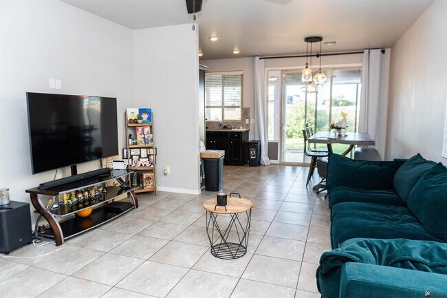 Building Photo - 6722 E 35th St