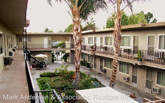 Building Photo - 832 N Azusa Ave