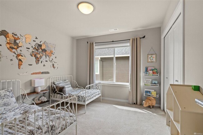 Building Photo - Beautiful 4 bed/2.5 bath dream home in Mon...